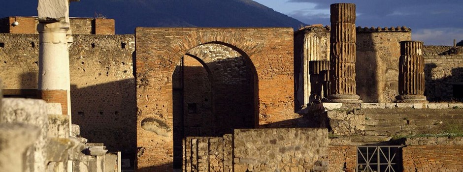 Pompeii: Les Arches au Forum